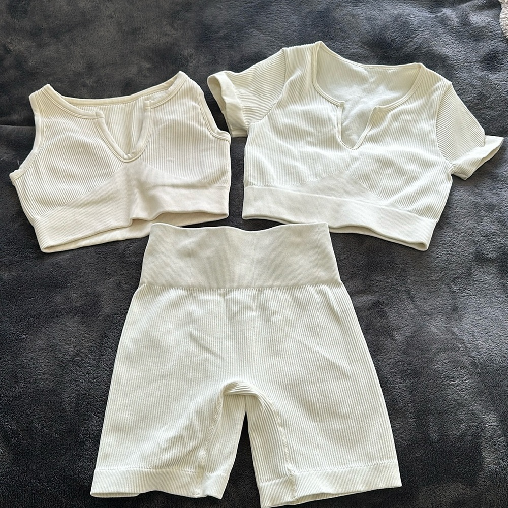 Cream work out set with two top options